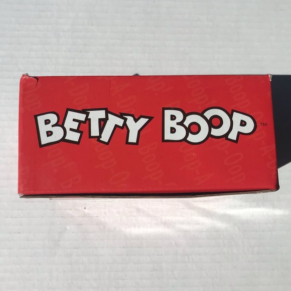 Betty Boop Stacking Mug Set- 2 Mugs Included Comes In Original Box - Picture 7 of 8